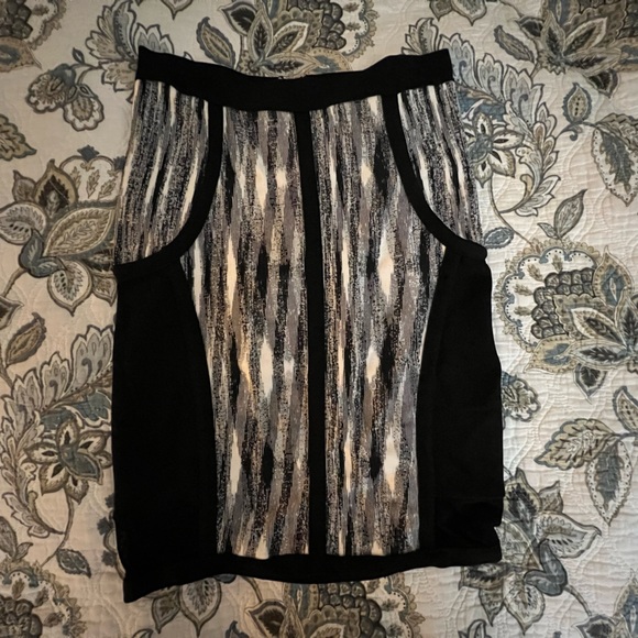NWOT Black and white abstract skirt. - Picture 3 of 5